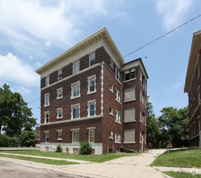 Building Photo - 1601 E Linwood Blvd