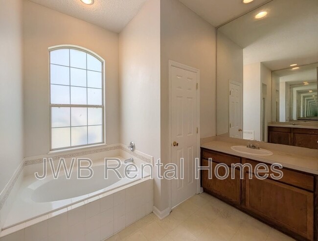 Building Photo - 463 Portobello Dr