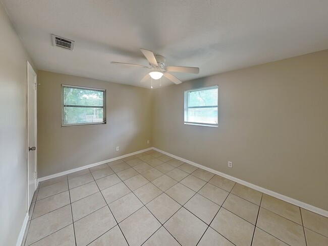 Building Photo - 6150 George Wood Ln W