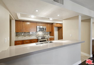 Building Photo - 10660 Wilshire Blvd