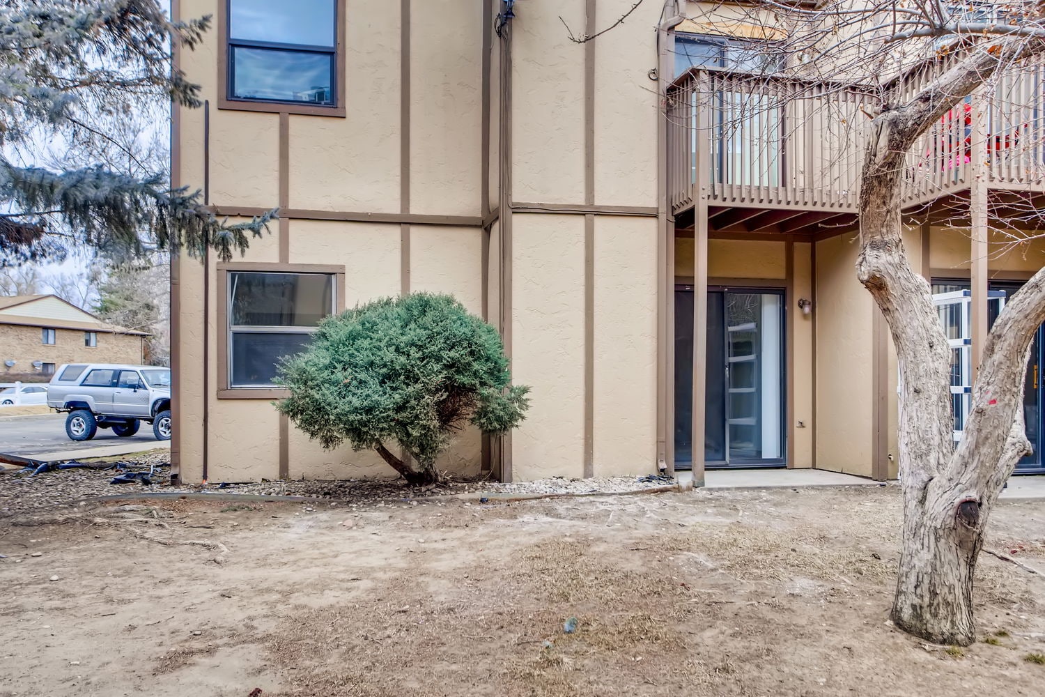 Building Photo - 225 E 8th Ave