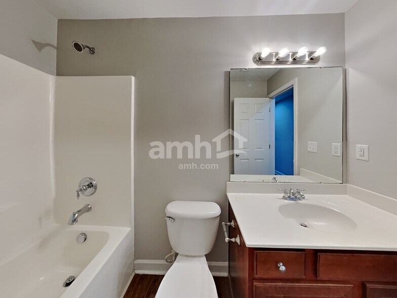 Building Photo - 111 Hawleyville Ln