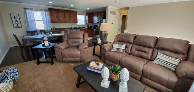 Building Photo - ? Pet Friendly Home ? Fenced in Yard ? Renovated ?