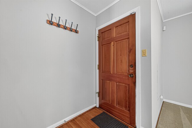 Building Photo - 10005 Hazelhurst Dr