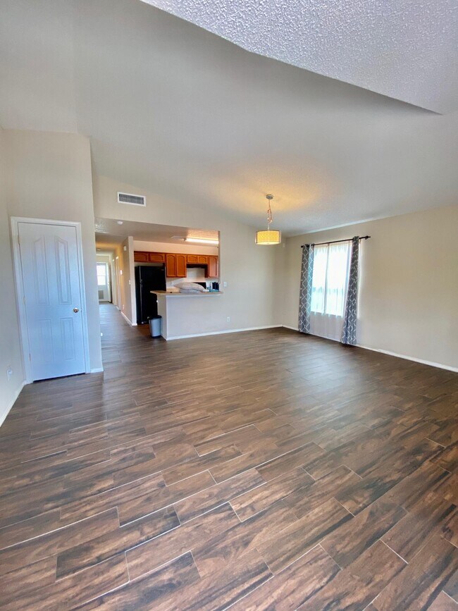 Building Photo - 14214 Lasso Rock Dr
