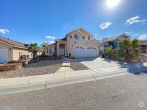 Building Photo - East El Paso 4bed3bath Refrig A/C with out...