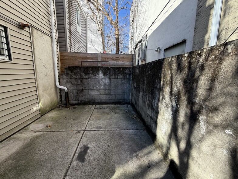 Building Photo - 2015 Fernon St