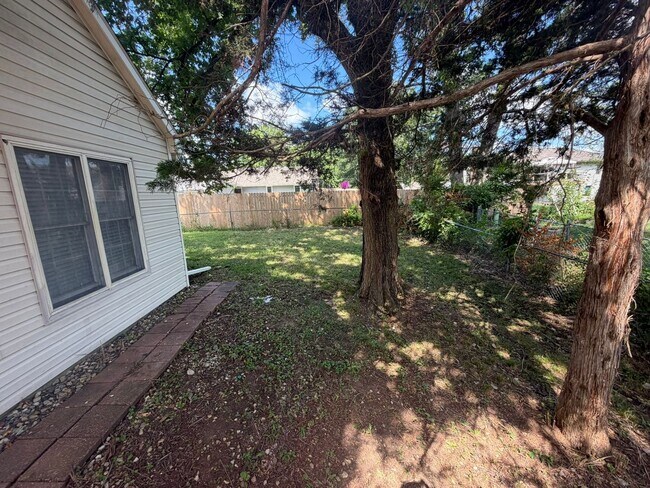 Building Photo - Unique 3BR/2.5BA Southwest Columbia Rental – Near Rock Bridge High!