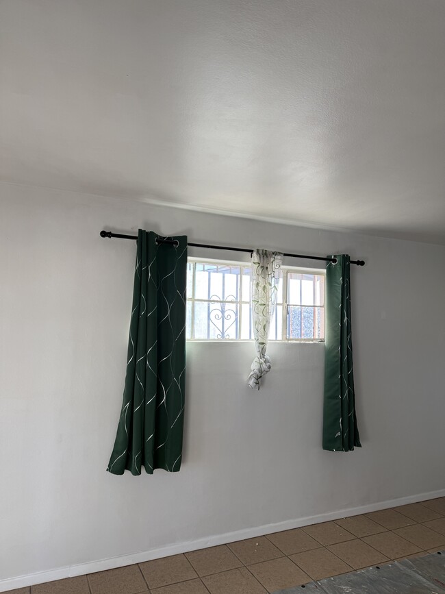 Building Photo - 1029 Lomaland Dr