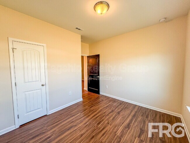 Building Photo - 202 Kenison Way