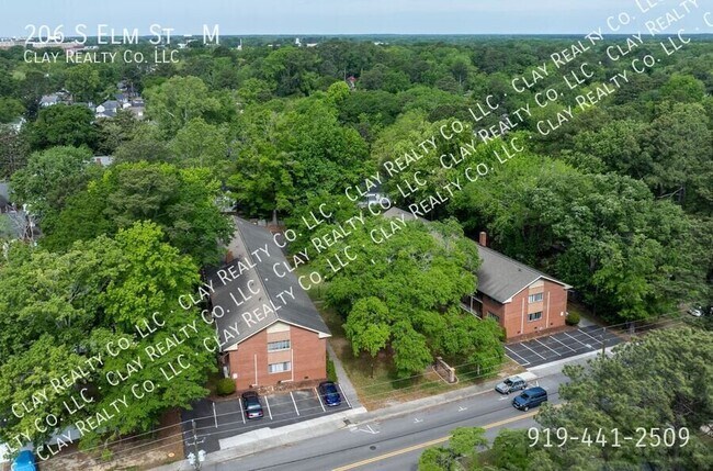 Building Photo - 206 S Elm St