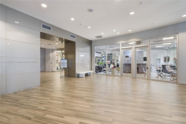 Building Photo - 1750 N Bayshore Dr