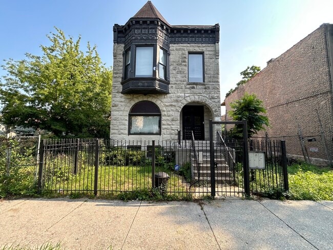 Primary Photo - 3213 W Fulton Blvd