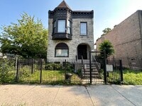 Building Photo - 3213 W Fulton Blvd