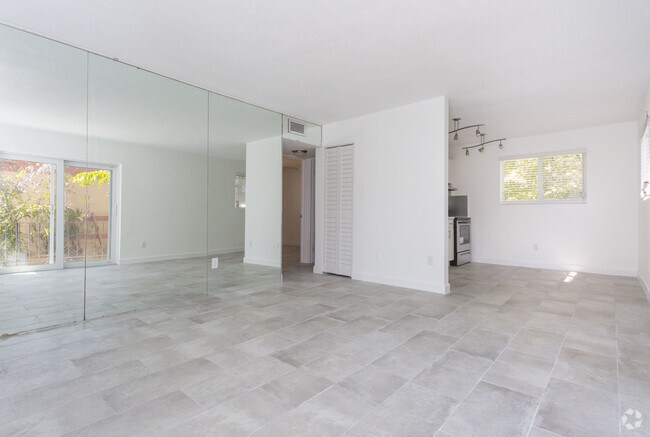 Building Photo - 3244 W Trade Ave Apartments