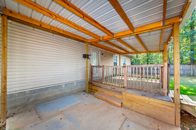 Building Photo - 31 Newcastle Dr