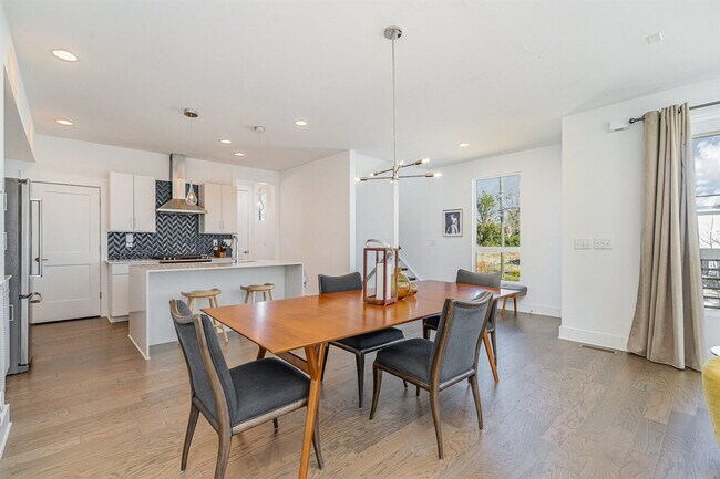 Building Photo - 1659 Duckworth Ave