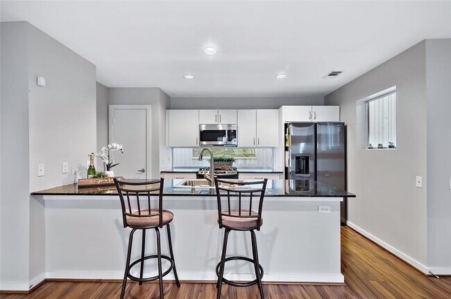 Building Photo - 2605 Calumet St