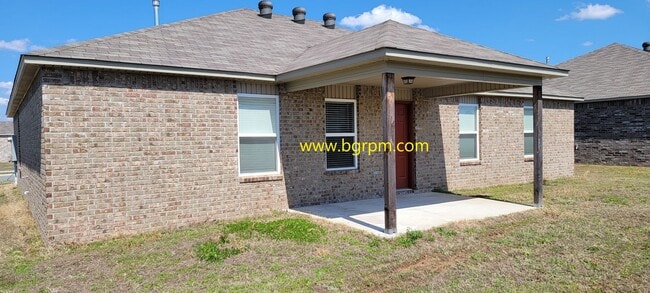 Building Photo - 4 BD, 2 BA, North Little Rock