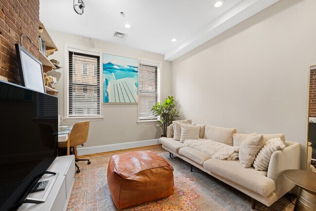 Building Photo - 123 Willow Ave