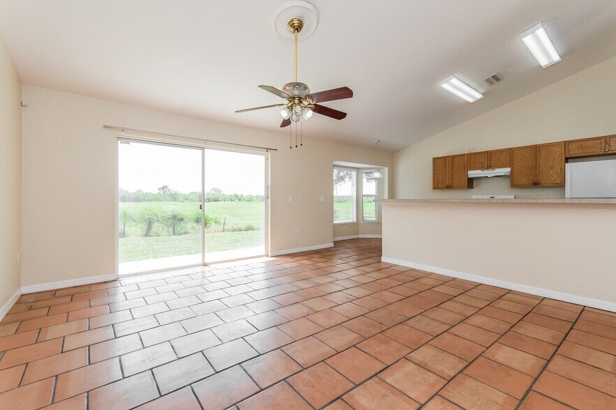 Building Photo - 1001 Gary Dr
