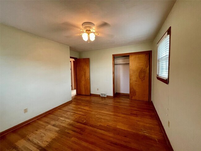 Building Photo - 328 Chestnut Ln