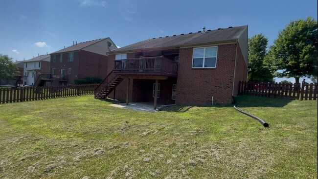 Building Photo - 3 Bedroom Home With Full Basement For Rent