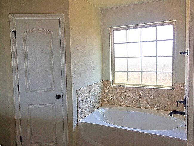 Building Photo - 3 Bed/2 Bath Home in The Grove-Community P...