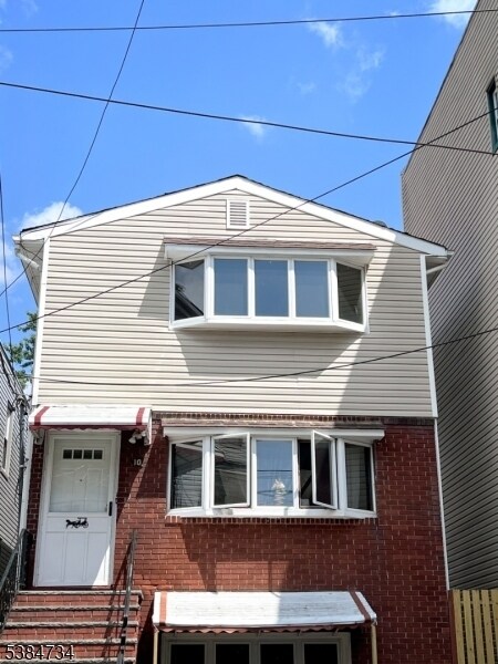Primary Photo - 10 Roosevelt Terrace