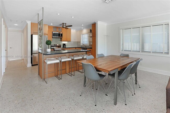 Building Photo - 1410 Polk St