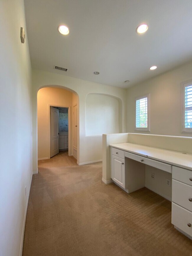 Building Photo - 254 Flyers Ln