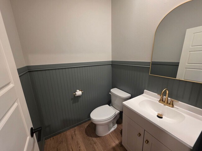 Building Photo - Beautiful Updated Home