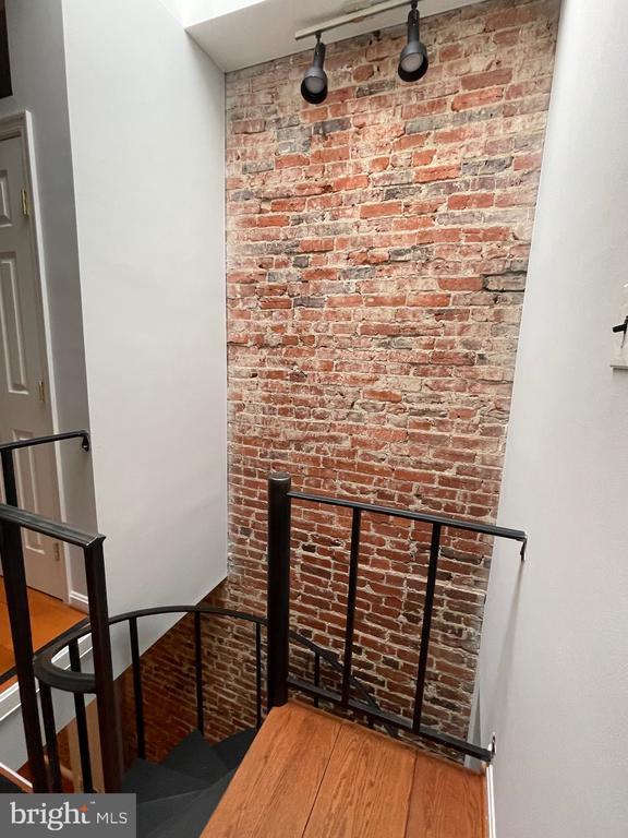 Building Photo - 1231 Linden Pl NE