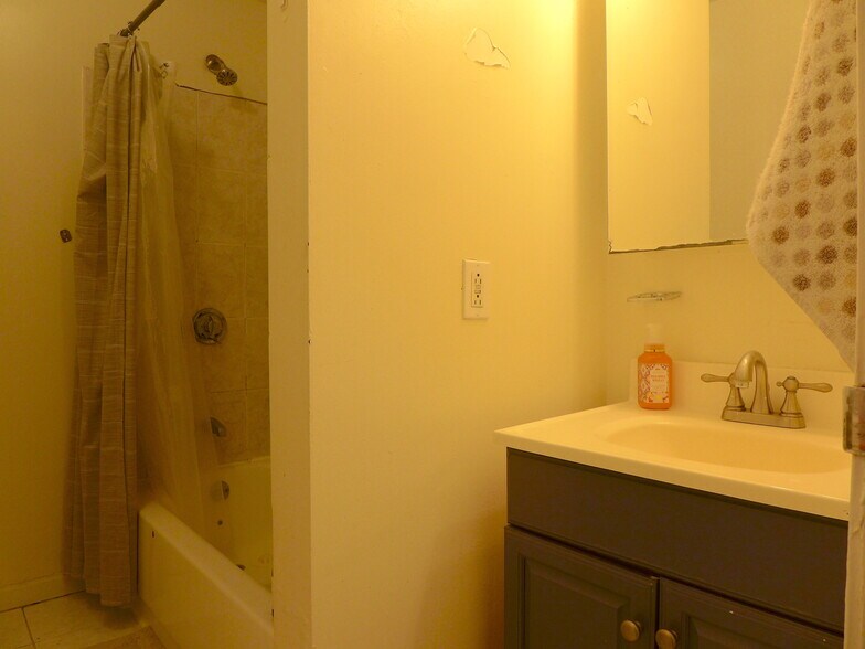 Building Photo - 70 Hammond St