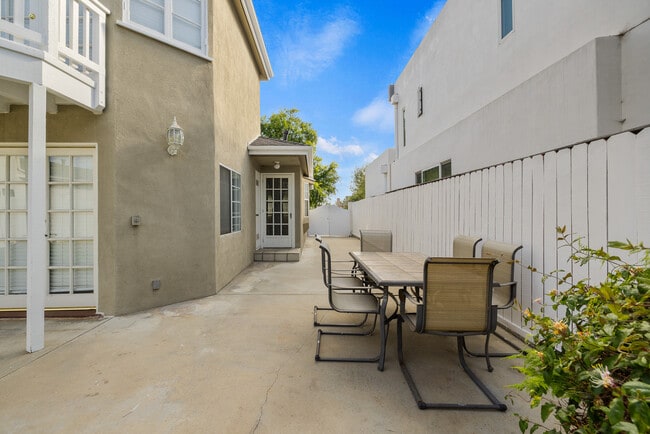 Building Photo - 1732 S Carmelina Ave