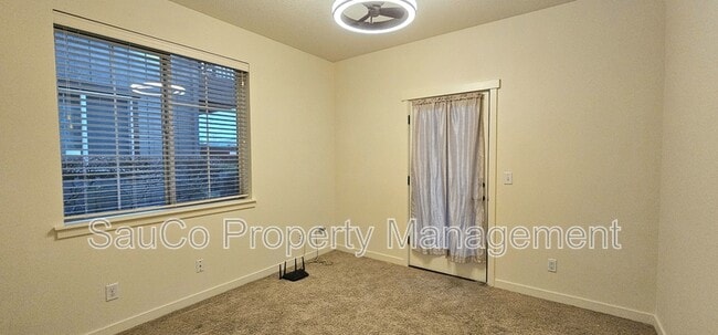 Building Photo - 8078 NE Miriam Way