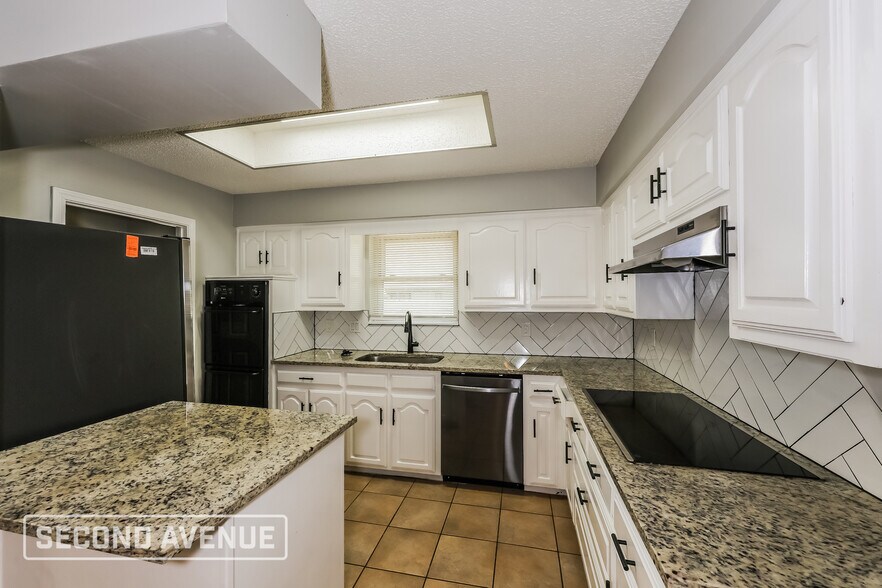 Building Photo - 5405 Valparaiso Trail