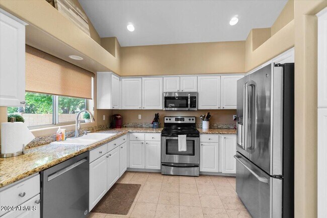 Building Photo - 5512 E Campo Bello Dr