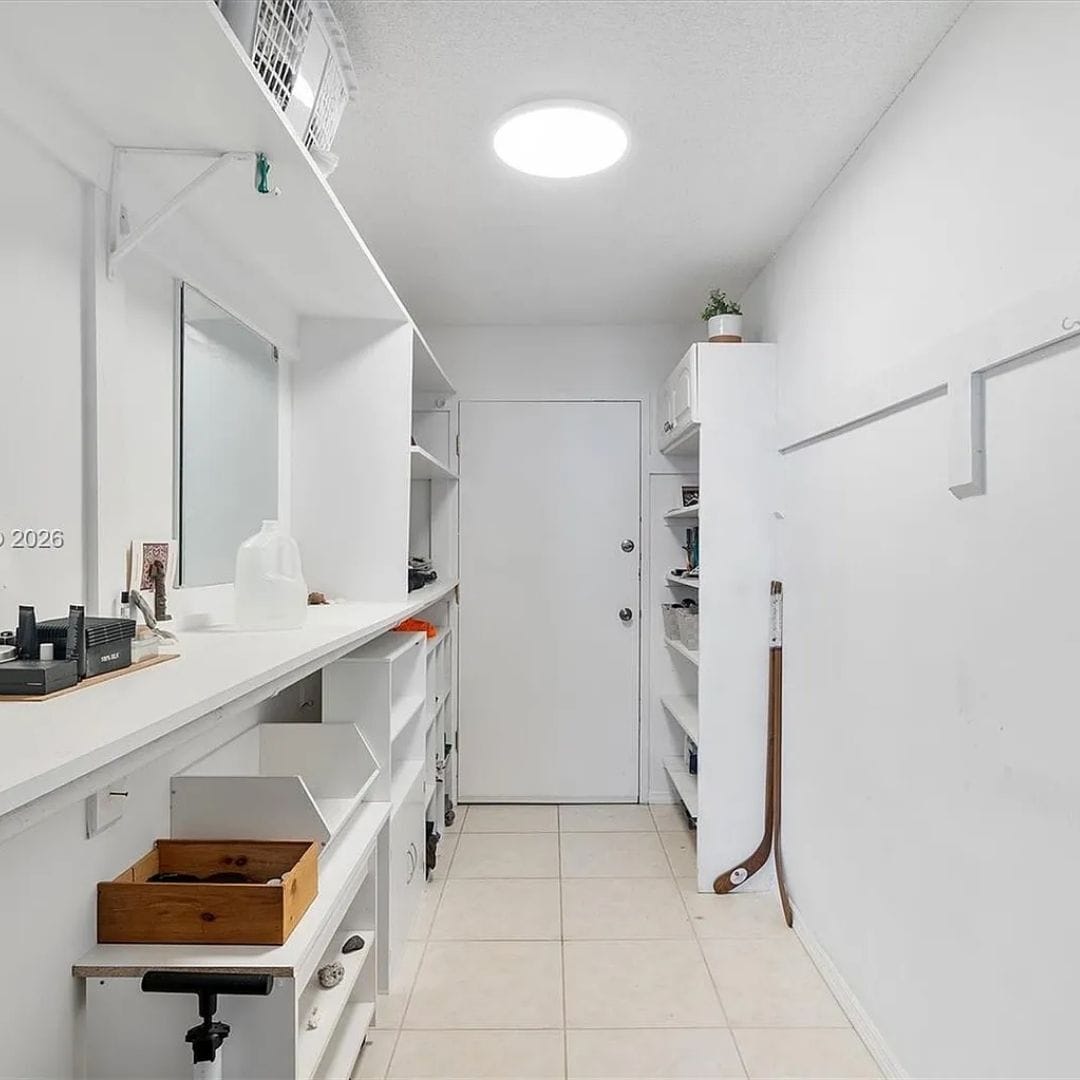 Building Photo - 18031 Biscayne Blvd