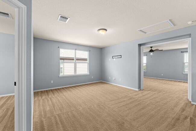 Building Photo - 1053 Sagebrush Dr