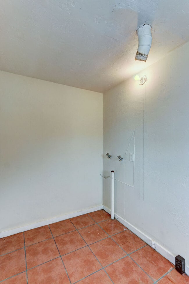 Building Photo - Welcome to the Bethany 2 Bedroom, a charmi...