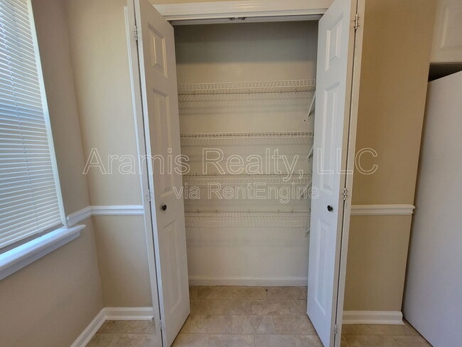 Building Photo - 735 Allen's Landing Dr SE