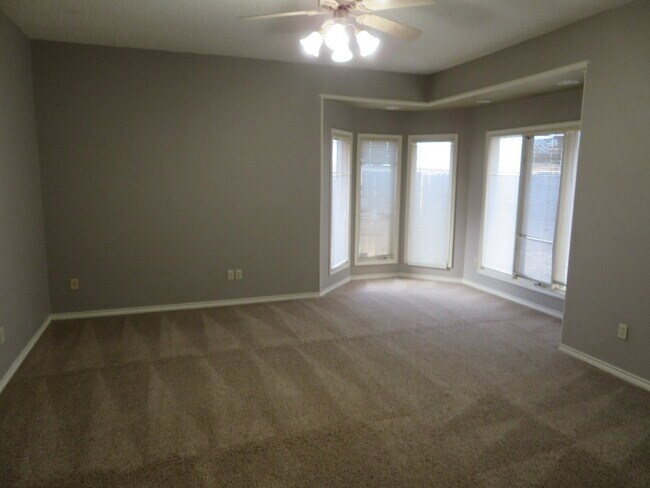 Building Photo - Nice Modern Home Located In Whisper Wood Near Tech. Includes access to pool & tennis court.