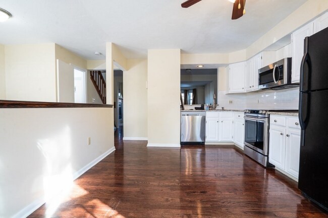 Building Photo - 117 Tall Oaks Dr