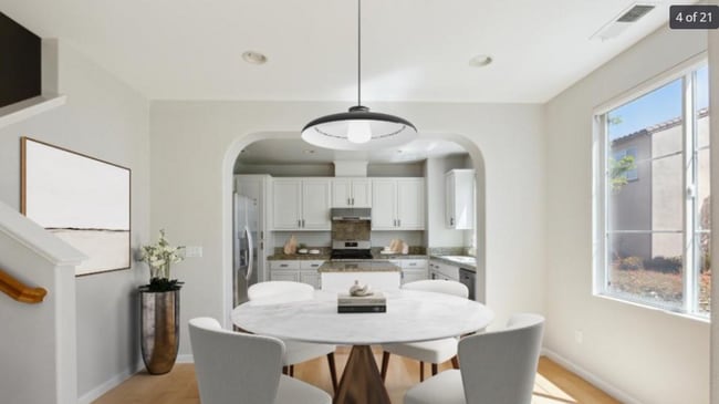 Building Photo - End Unit Townhome with Privacy and Lots of...