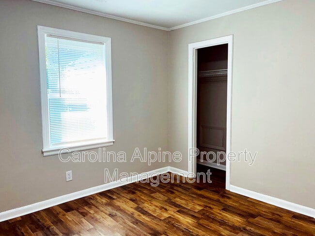 Building Photo - 1006 Gum St