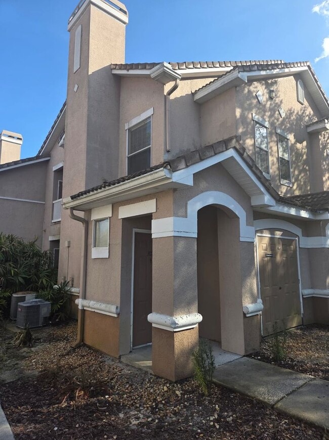 Building Photo - 2 Bedroom 2 bathroom unit available now!