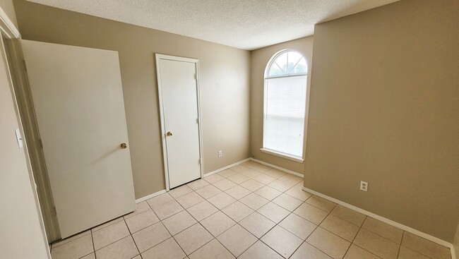 Building Photo - 1805 Cherrybark Bend