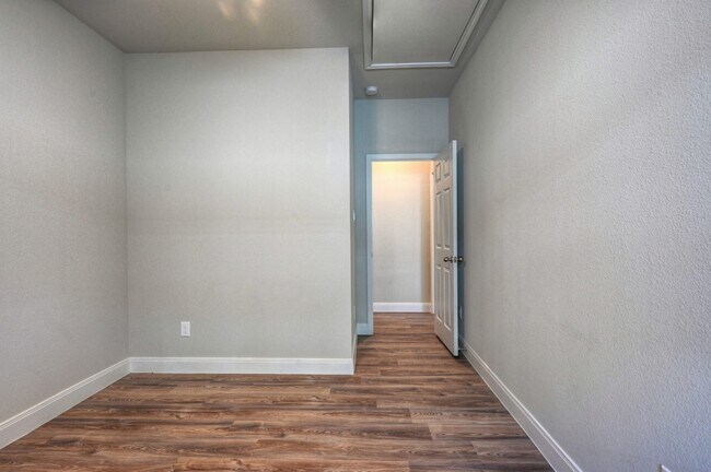 Building Photo - 9173 Inwood