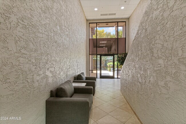 Building Photo - 7350 N Pima Rd